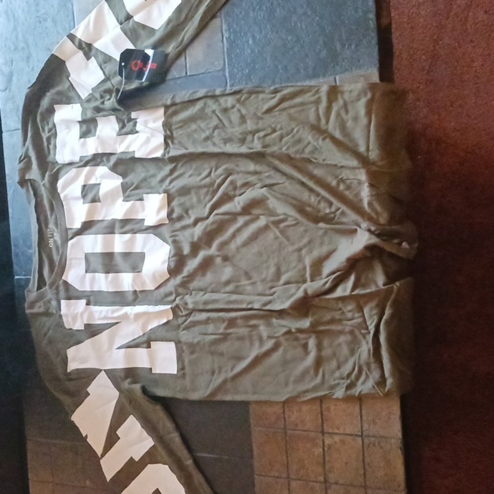 Long-sleeved tee